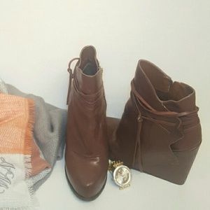 BCBGENERATION  Booties